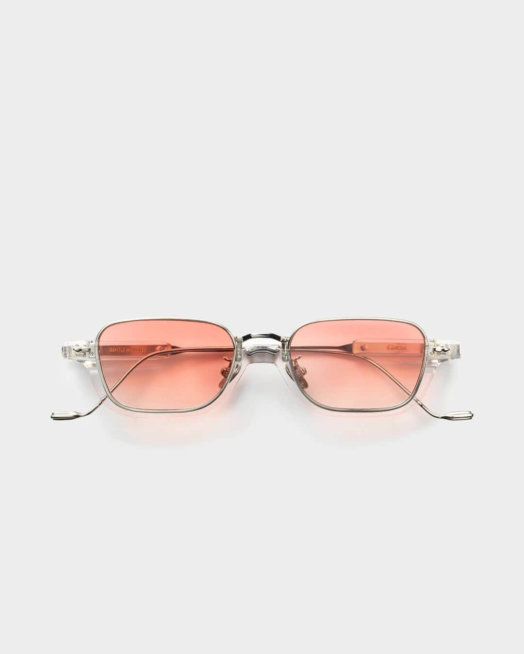 GENTLE MONSTERさんのインスタグラム写真 - (GENTLE MONSTERInstagram)「[2020 Eyewear collection] Gatta C1, reinterpreted upside down browline glasses. Red gradient lenses and titanium acetate combination frame create a refined look. ⠀ 기존 반뿔테 안경의 소재를 새롭게 재해석한 ‘가타 C1’ 붉은 그라데이션 렌즈와 투명 아세테이트 프레임의 강렬한 대비로 개성있는 룩을 연출해보세요. ⠀ #GentleMonster2020 #GentleMonsterGATTA #GentleMonster」11月19日 18時20分 - gentlemonster