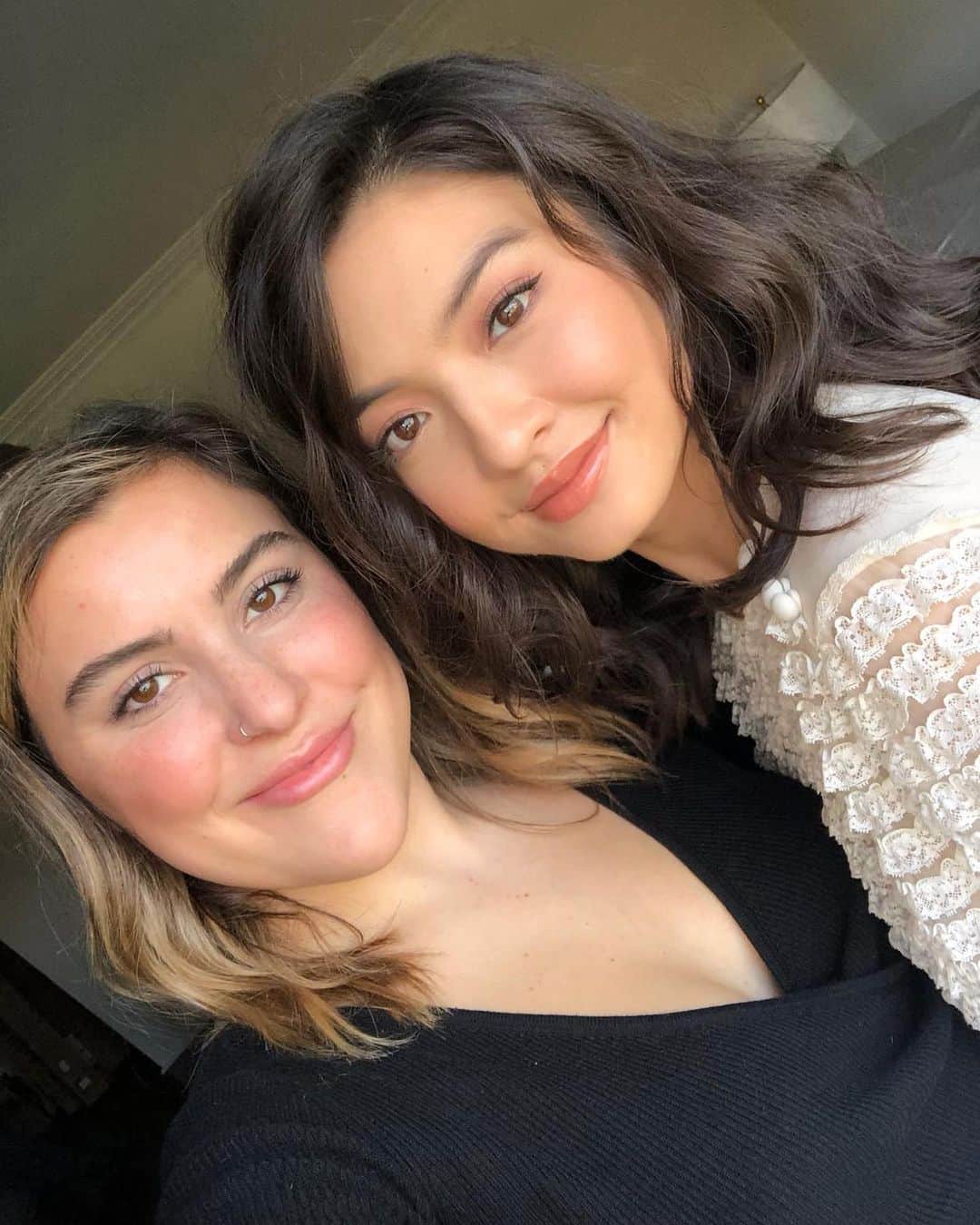 ラライン・シャーのインスタグラム：「Happiness is just a good hair day away! Thanks Aly 🤗 #nofilter #justsunlight #andadollopofjoy」