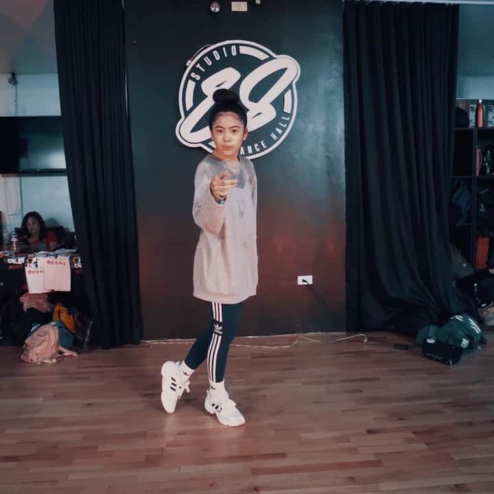 Niana Guerreroのインスタグラム：「here’s a lil freestyle 🤘🏼🤣🤪」