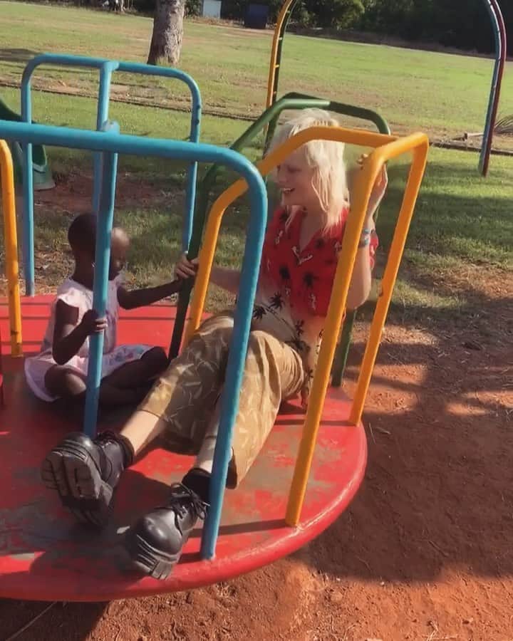 マリヤン・ジョンクマンのインスタグラム：「🥺🥺🥺🥺❤️❤️❤️❤️❤️❤️❤️!! @sos_childrens_villages @soskinderdorpen」