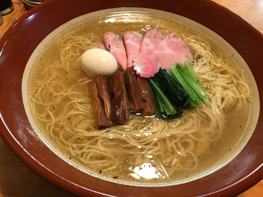 三宅智子さんのインスタグラム写真 - (三宅智子Instagram)「水道橋にあるラーメン蟻塚さんにリニューアル後、初めて行って来ました！←遅い…  中島佳代ちゃんと初コラボ！  佳代ちゃんが中華SOBAの4キロ。  私が山椒塩SOBAの4キロをいただきました！  本日、動画公開しましたので、皆様是非ご覧下さいませ！」11月19日 18時42分 - tomoko1121m