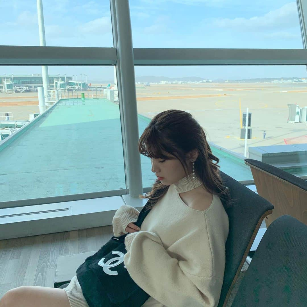 古田愛理さんのインスタグラム写真 - (古田愛理Instagram)「✈️服は全身韓国~ #りるのitem」11月19日 18時43分 - airi_furuta