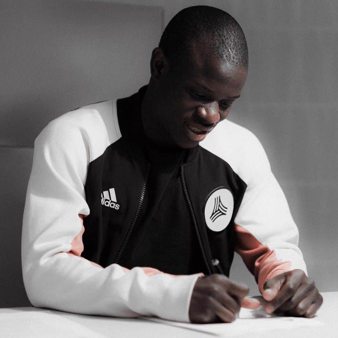 エンゴロ・カンテのインスタグラム：「\\\✍🏿 L’aventure continue  This is just the beginning @adidasfootball」