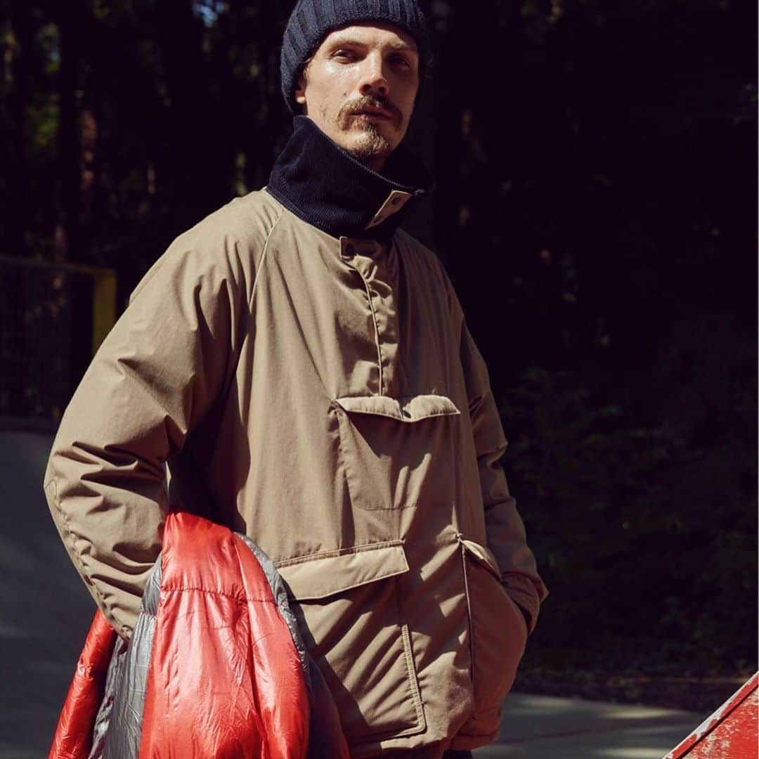 UNBY GENERAL GOODS STOREのインスタグラム：「NANGA×UNBY GENERAL GOODS STORE アノラックダウン  去年は大人気で、スタッフが買えなかった滋賀のダウンメーカー（なんと本当に、UNBYメンバー誰も持っていません...） ”NANGA”と"アンバイジェネラルグッズストア”の全く新しい型のコラボレーションアノラックダウン。コーデュロイの襟は、たてても、そのままでも！生地にはNANGAの難燃素材を使用し、焚き火シーンでも活躍します。 オーバーサイズなので女性にも、とてもお勧めです！  #nanga #コラボダウン #ダウンジャケット #downjacket #fashion #outdoor #outdoorlife #outdoors #camp #ナンガ #キャンプ #アウトドアライフ #アウトドア#ファッション #アウトドアライフ #アウトドア女子 #nanga  みなさま、ぜひお試しにきてくださいませ。」