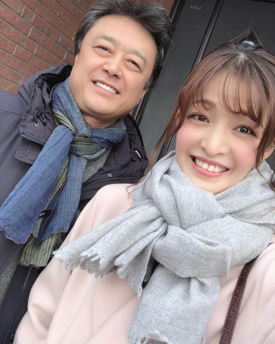 森田紗英さんのインスタグラム写真 - (森田紗英Instagram)「_ 札幌に着いたので 到着〜✨っていう写真を 撮ろうとしたら、 なんか無理矢理おしてきて 入ってきた、おとんと。 謎の2ショット。笑 _ お父さんにもアプリで 美白効果きいてて、 家族爆笑でした😂😂 _ _ _ #邪魔された #無理矢理 #割り込み #常習犯 #お父さん #おとん #謎の2ショット #笑 #father #myfather #gd #likes #sapporo」11月19日 19時02分 - moricoff