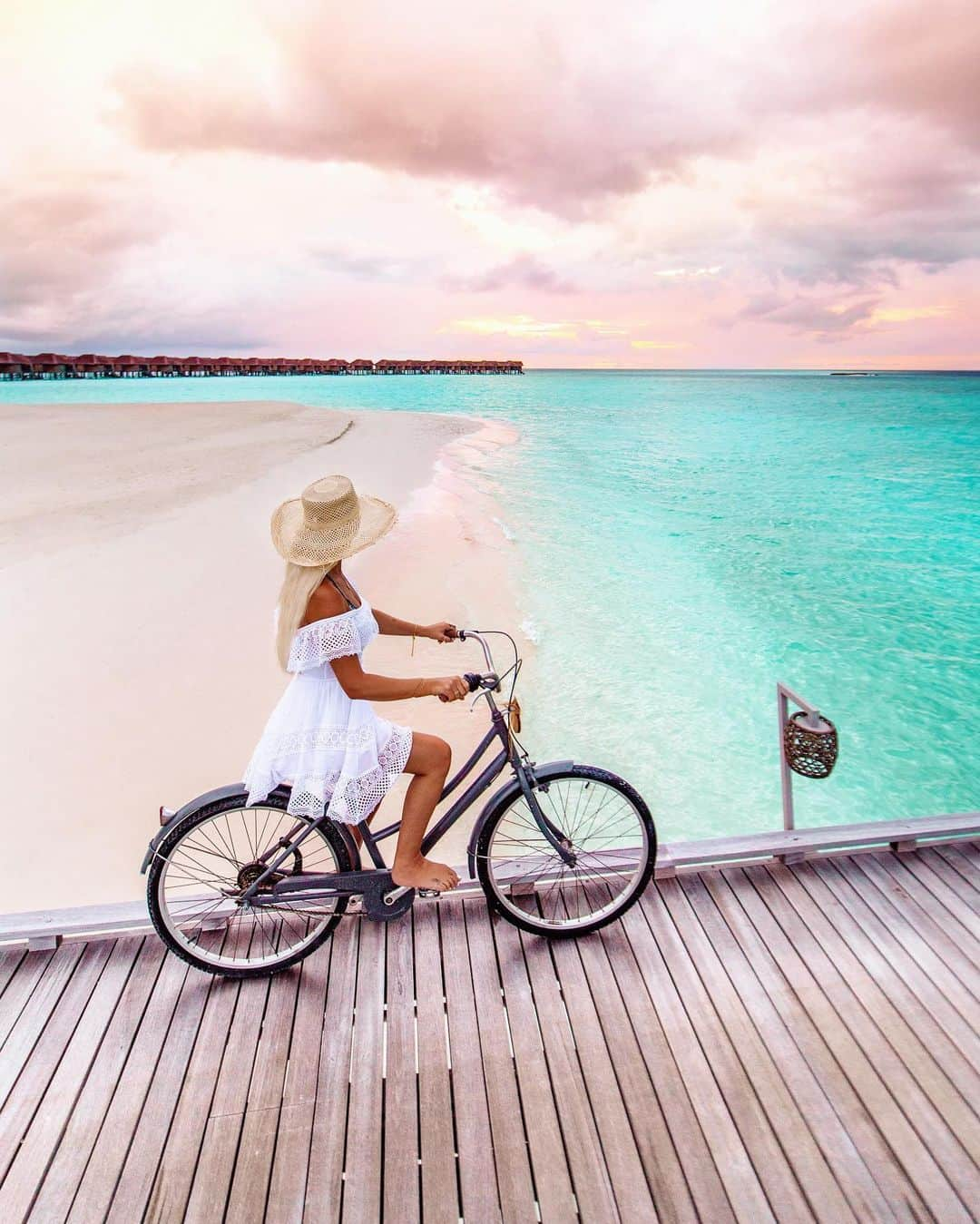 さんのインスタグラム写真 - (Instagram)「A reminder to myself it’s time to slow down, breathe, inhale the beauty around me. Beauty is in the details and our conscious connection to everything 💫  Much love to you all 💛 . 📸 @bobbybense at @vakkarumaldives  #vakkarumaldives #maldives #bike #riding #beautifulmaldives #sunrise #wonderfulplaces #beachesnresorts #earthfocus #beach #earthpix #visitmaldives #travelcommunity #iamtb #travelblogger #charoruiz #dress #luxurytravel #present #livingmybestlife」11月19日 18時54分 - helen_jannesonbense