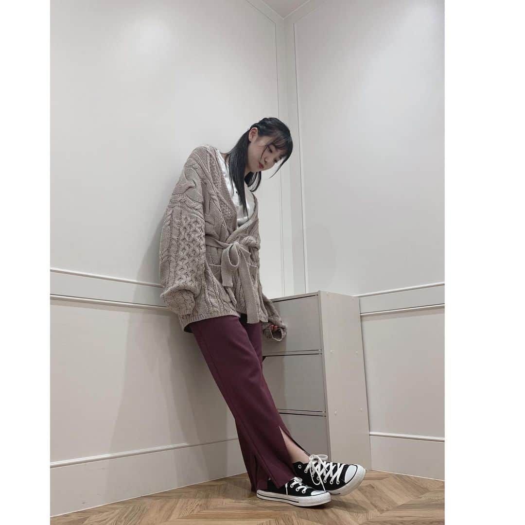 のインスタグラム：「11/19 #オルガン坂生徒会 ありがとうございました😊‼️ 今回の服は → @shes_closet  配信こちらから♪ ‪ https://youtu.be/rM8sWk_0nYo  #DHCコーデ #AKB48 #下尾みう #miushitao」