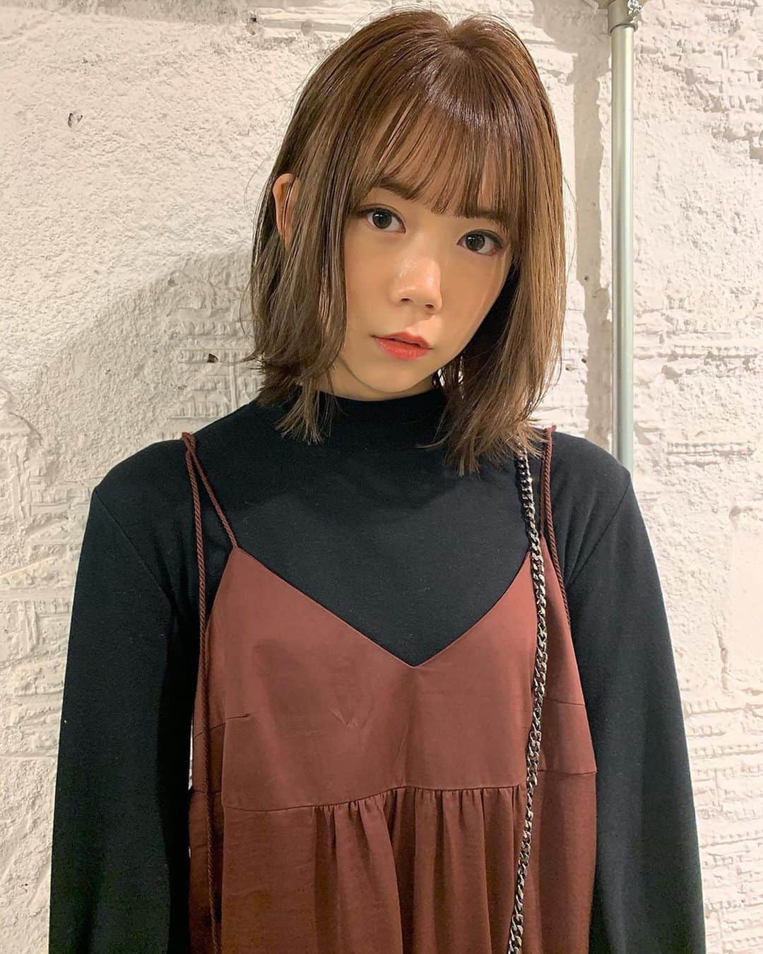 千田麻実のインスタグラム：「SHIMA 青山店さんにて。⠀ 伸びてきてボブではないくらいになってたのをカットしてもらい復活〜！前髪も少し増やしてもらって秋冬仕様でっす☺︎⠀ ⠀ @risa_atami さん⠀ いつもありがとうございます❤︎⠀」