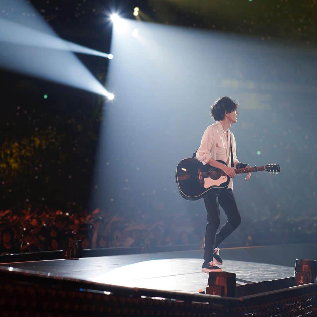 BUMP OF CHICKENさんのインスタグラム写真 - (BUMP OF CHICKENInstagram)「#BUMPOFCHICKEN TOUR 2019 #auroraark at TOKYO DOME Photo by @yoshiharuota」11月19日 19時15分 - bumpofchickenofficial