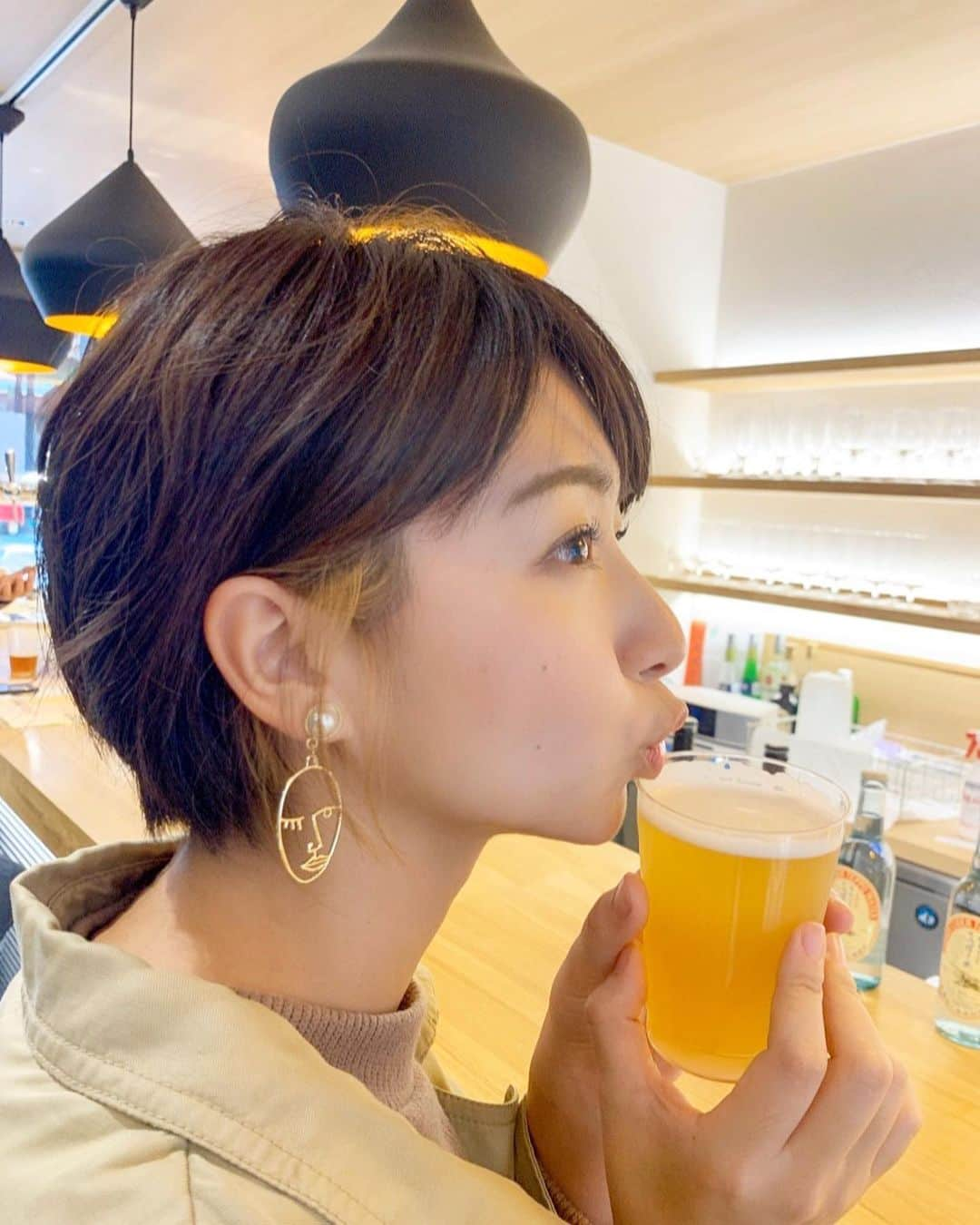 稲富菜穂さんのインスタグラム写真 - (稲富菜穂Instagram)「昨日のスタジオ終わり、 思い付きかつ弾丸日帰りですが 友達とバスに乗って有馬温泉まで行ってきました🏃‍♂️💨. . どこかに行きたいなぁ〜、 なんか癒されたいねんなぁ〜🤔. . と思ってたから ググっとテンション上がる上がる。. . 着いてすぐに大好きなビールをグビグビ🍺！. 一緒に楽しんでくれる友達に感謝😭💕. . とにかく欲望まみれの 呑み倒れツアーでしたっ🏃‍♂️💨. . #有馬温泉 #有馬温泉日帰り #バス旅 #ビール #地ビール #呑み倒れツアー #結局温泉入ってない #雰囲気感じて呑んでた #贅沢な時間 #めちゃくちゃ楽しかった #😭 #次はもっと早く行きたいな #満喫するぞ　#♨️」11月19日 19時24分 - inatomi74