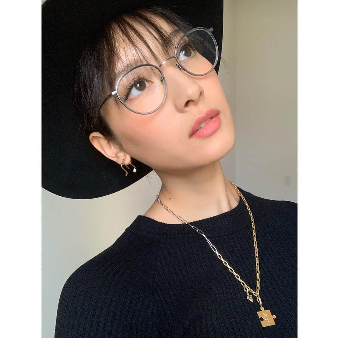 菜々緒さんのインスタグラム写真 - (菜々緒Instagram)「@milamorejewelry の、蠍座ピアス♏️と、イニシャル点字ネックレス💎  お直ししたのと新しいのが届くのが待ち遠しい🎄」11月19日 19時25分 - nanao_official