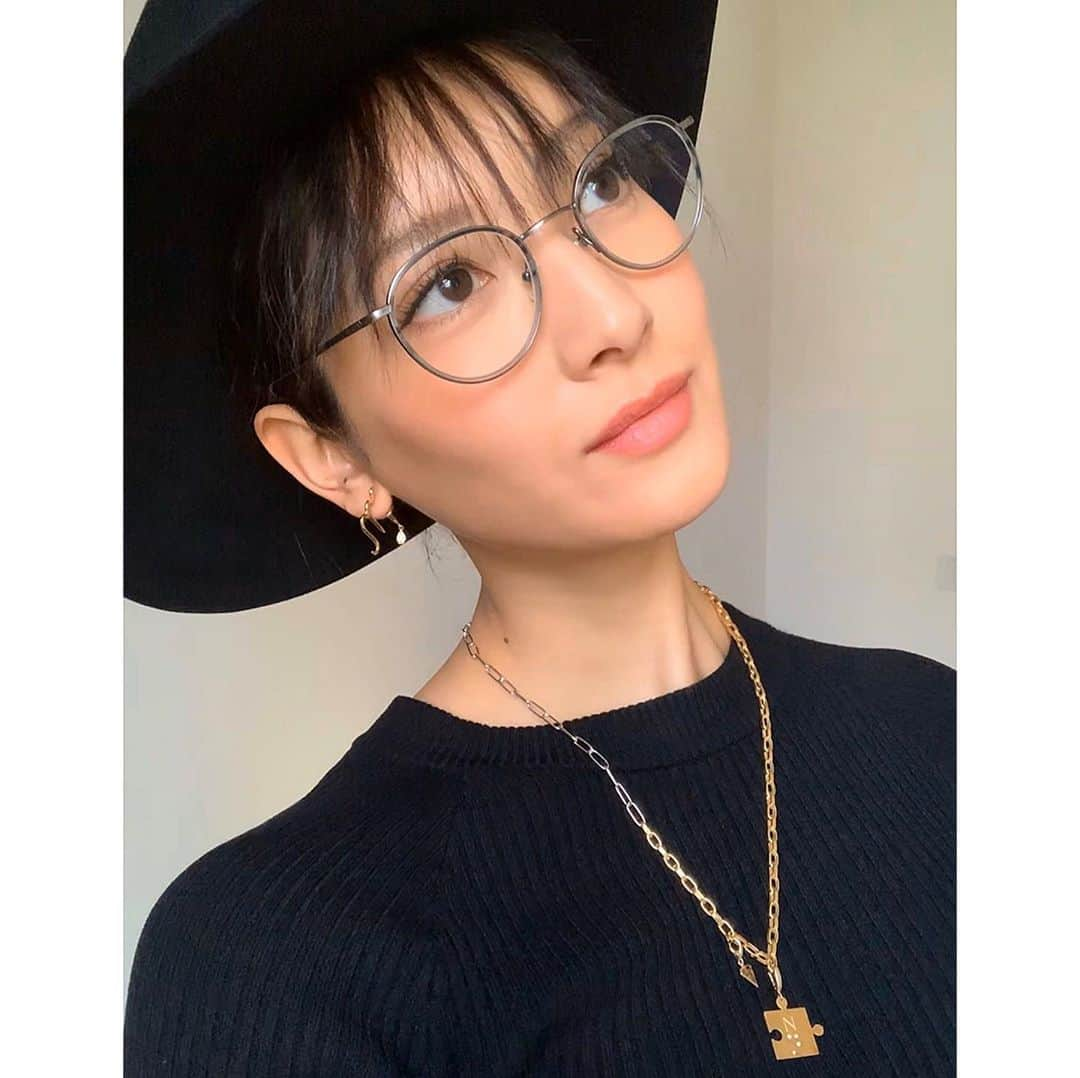 菜々緒さんのインスタグラム写真 - (菜々緒Instagram)「@milamorejewelry の、蠍座ピアス♏️と、イニシャル点字ネックレス💎  お直ししたのと新しいのが届くのが待ち遠しい🎄」11月19日 19時25分 - nanao_official