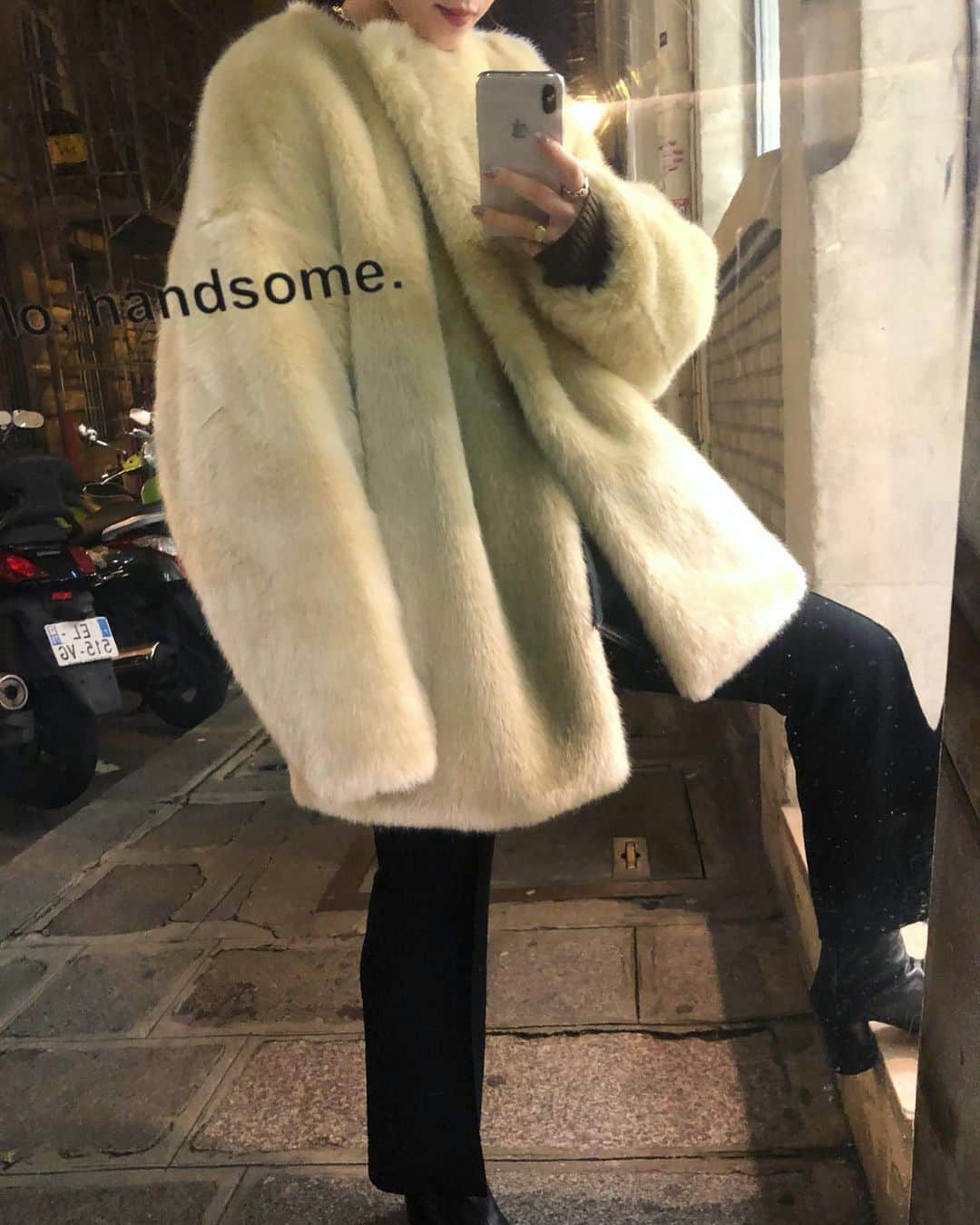 野尻美穂のインスタグラム：「ホテルのお向かいにあったセレクトショップがセール中で早速高まってしまったおパリですが、落ち着いてとりあえず腹ごしらえして寝ます。 とっても寒くてオーバーかなぁと思いながら持ってきたHYKEが全然着れてしまう最高。 #miho_paris  沢山の方がパリ情報教えてくれたので行けるとこ行ってみます！ありがとうございます🥺💕#みんな優しくて大好き🥺」
