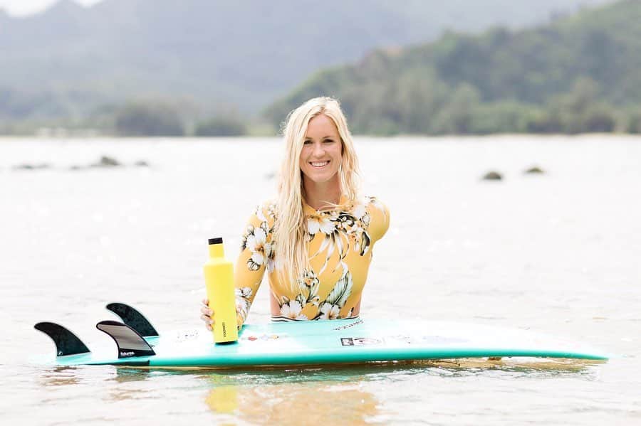 Bethany Hamiltonのインスタグラム：「❌No Plastic ❌ @CORKCICLE GIVEAWAY!!!! • In honor of my 30-Day #NoPlasticChallenge, I’m giving away an epic @corkcicle prize package to help you reduce the plastic in your life! Enter to win nearly $500 in Corkcicle goods including four Canteens, three Tumblers, three sets of straws, a straw cap, a bottle brush, an Adair Crossbody Lunch Bag, a Baldwin Boxer Lunch Bag, and an Eola Bucket Bag! • How to enter: 1) Follow me and @corkcicle on Instagram. 2) Like this post. 3) Tag a friend and tell me one way you’ve reduced plastic in your life! • Don't forget to tag additional friends in the comments for more entries! Please tag one friend per comment to correctly receive your multiple entries. The entry period ends Friday, November 22nd at 12:00 pm PST and one lucky winner selected to win. The winner will be announced on Tuesday in my Instagram stories! Check out bit.ly/NoPlasticChallengeGiveaway or click the link in my bio for official rules. #corkcicle」
