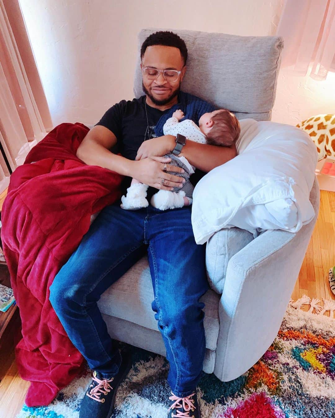 ユージン・バードのインスタグラム：「Now that your parents have posted (and Uncle @pejvahdat who couldn’t help himself) I can say this: To my dear Olivia James Ann Terry, welcome to the world! It’s going to be an interesting crazy ride but know this: I and your other uncles (blood and otherwise) got your back from here to Eternity. No one will harm you on our watch. Love Always, Uncle Eugene “Shotgun” Byrd #love」
