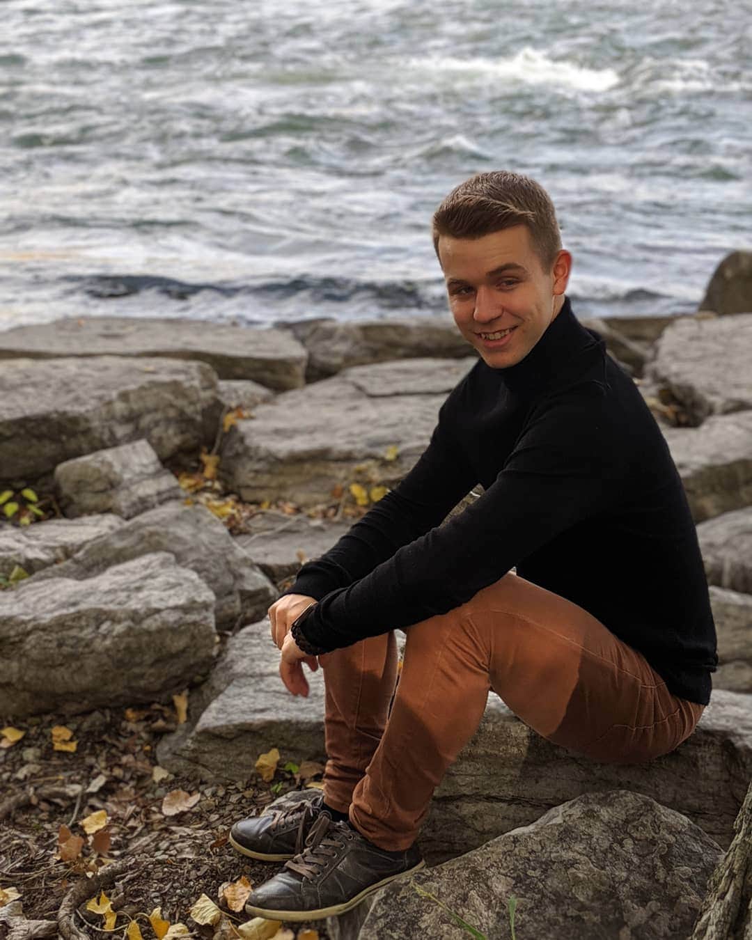 Mathieu Ostiguyのインスタグラム：「Moi qui voit sur le calendrier qu'il reste juste 48h avant d'aller voir Céline. #jecapote #groupie #pleasechokepasunedeuxiemefoisceline #pasdegrippepourceline」
