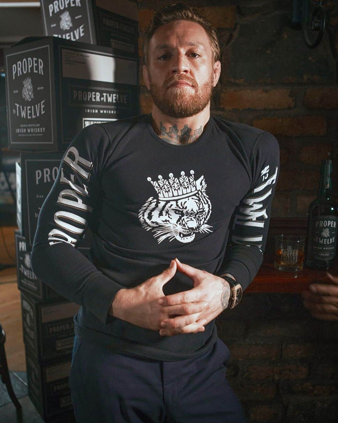 コナー・マクレガーさんのインスタグラム写真 - (コナー・マクレガーInstagram)「Happy Birthday to the King. @properwhiskey」11月20日 6時12分 - thenotoriousmma