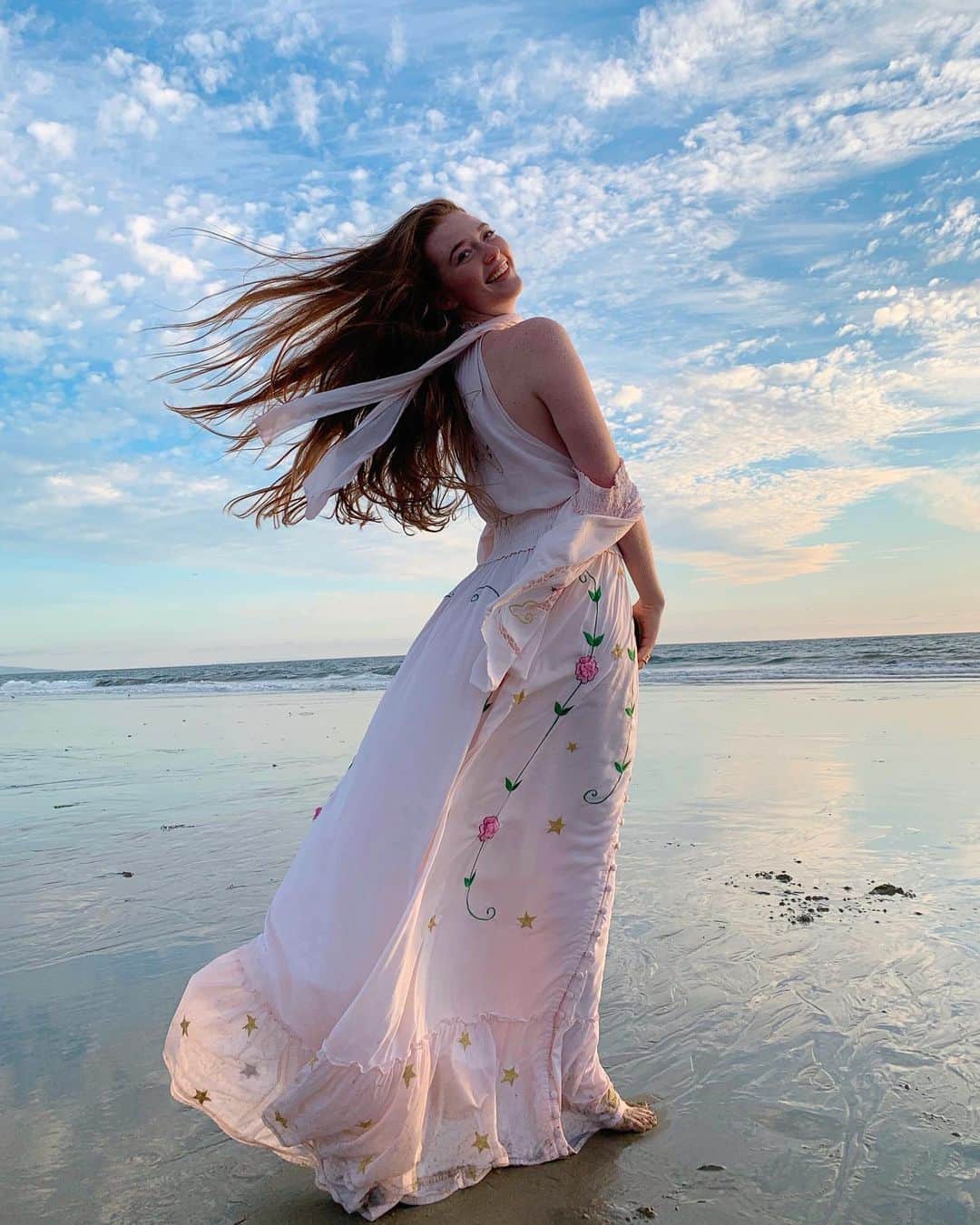 Larsen Thompsonさんのインスタグラム写真 - (Larsen ThompsonInstagram)「19, on November 19th, 2019💫 Thank you God for another year and to my friends and family for making life so special💖 It would mean the world if you could join me in celebrating my 19th birthday by donating/gifting to a charity I’m very passionate about! @charitywater is making change and bringing clean water to everyone around the world! No donation is too small or too big as my goal is to provide an entire community with access to clean water in 2020! Swipe to hear all the details, and link is in my bio to help💖」11月20日 6時14分 - larsenthompson
