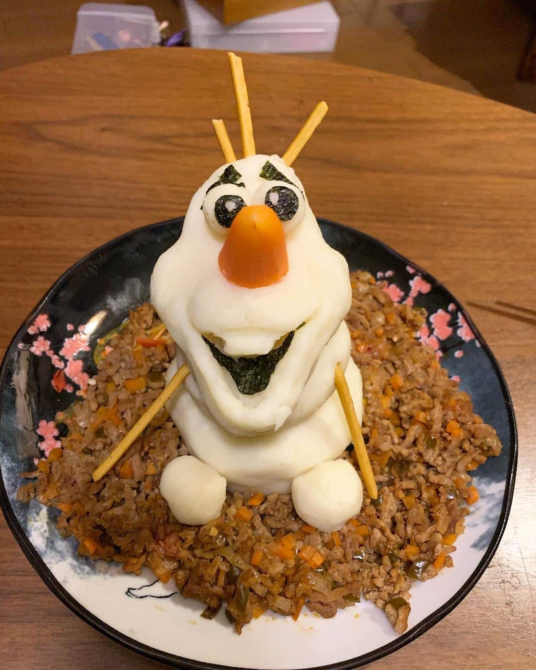 こーいちのインスタグラム：「「料理を図工と思って作れ！」 っていう本の出版を狙ってるに違いない。  #マッシュポテト」