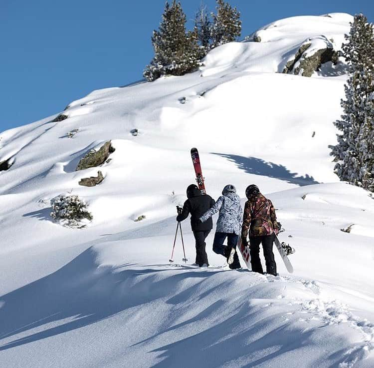 ROXY JAPANさんのインスタグラム写真 - (ROXY JAPANInstagram)「heading for higher ground❄️ #ROXYsnow」11月19日 21時39分 - roxyjapan