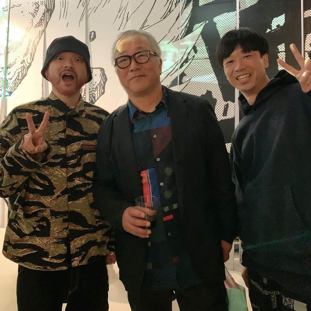 DJ DARUMAのインスタグラム：「大友克洋さんにお会いして『("AKIRA"を 生み出し僕等に与えてくれて)ありがとうございます』と 御礼をする という人生の超大きなミッションの1つを クリアしました。ご紹介して頂いた @kosukekawamura  くんに最大級の感謝です！！！ この3分後写真見返してリアル号泣した。 マジやべぇぇぇーーーーーーーーーーーっっ！！！！！！ #katsuhirootomo さん #kosukekawamura 氏」