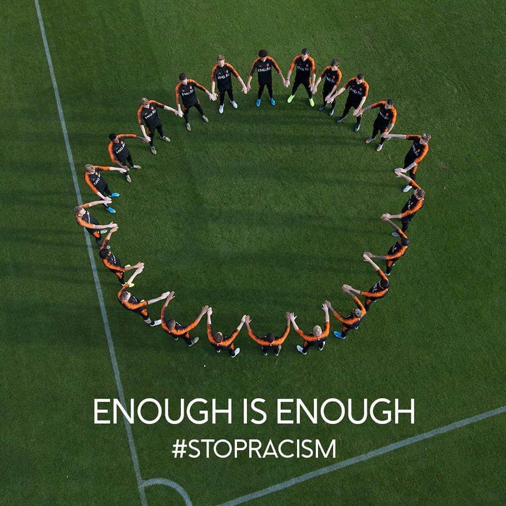 ナタン・アケのインスタグラム：「Enough Is Enough!! #StopRacism 🤜🏻🤛🏿」