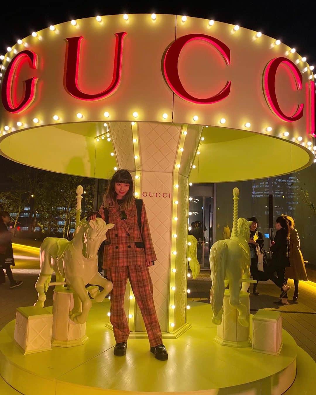 のインスタグラム：「渋谷PARCOが11/22にNEWオープンするね 🏢 ファッションカテゴリーでは、ストリートカジュアルからラグジュアリーまで、幅広いジャンルのショップが勢揃いでワクワクした。。私は @gucci のレセプションパーティーへおじゃましてきました💛メリーゴーランド〜🎠 他にも見たいお店たくさんあったからまたゆっくり見にいこっと。#guccishibuyaparco」