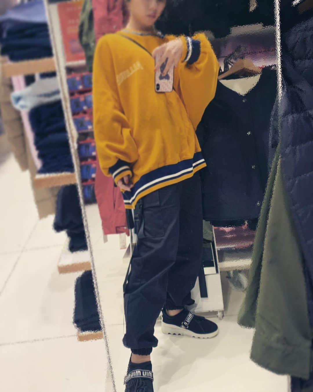 鷹野日南さんのインスタグラム写真 - (鷹野日南Instagram)「#ootd 🧠 . . 寒くなってきたね お気に入りのパンツちゃんです .  @an_na_official_ . . #秋服コーデ #お団子ヘア #お団子アレンジ」11月19日 21時36分 - hinachan.3