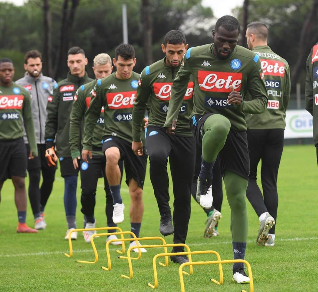 カリドゥ・クリバリさんのインスタグラム写真 - (カリドゥ・クリバリInstagram)「💪🏿 #KK #training ⚽️ #KK26 #CastelVolturno #NoToRacism #ForzaNapoliSempre」11月19日 21時43分 - kkoulibaly26