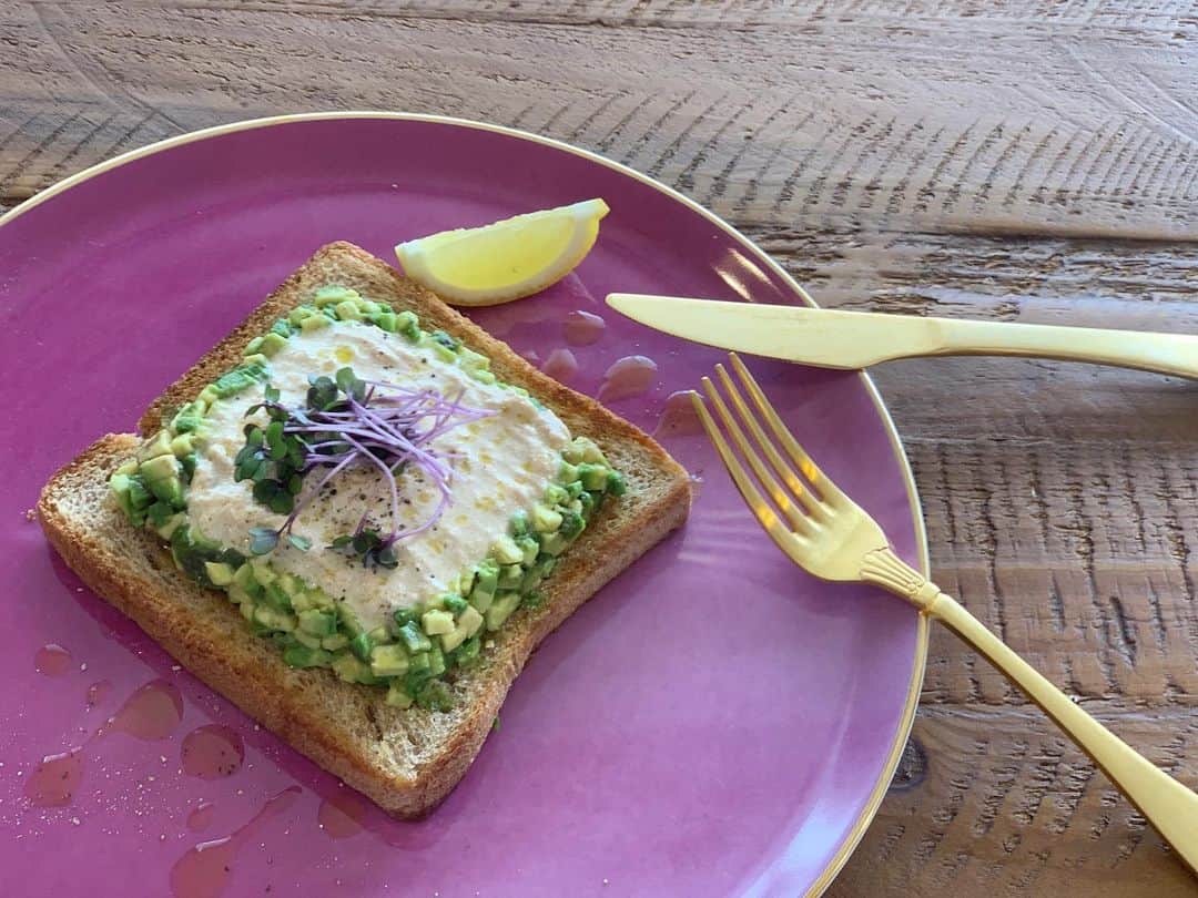 加藤超也さんのインスタグラム写真 - (加藤超也Instagram)「・ 「ツナとアボカドのトースト 〜山葵マヨネーズ〜」 朝食をイメージして作った一品 ツナは 手軽にお魚摂取したい時に オススメです。  @fat.adapt  #tuna #avocado #bread  #breakfast  #fatadapt  #ファットアダプト」11月19日 21時57分 - cuore_kato