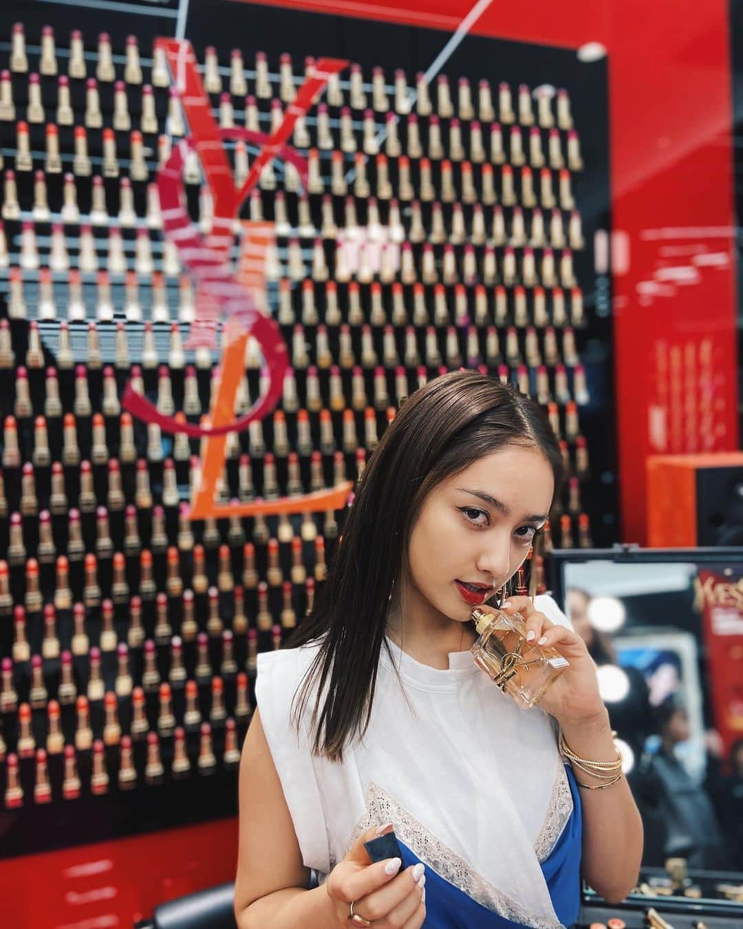 谷まりあさんのインスタグラム写真 - (谷まりあInstagram)「@ysl my new favorite perfume🖤🤤 #yslbeautyparco ＠yslbeauty」11月19日 21時52分 - mariaaaa728