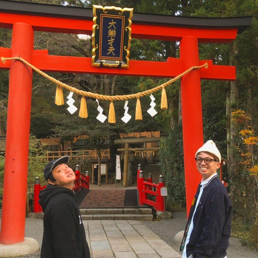 河井ゆずるさんのインスタグラム写真 - (河井ゆずるInstagram)「大好きな場所に行ってきました⛩  ちからこぶの宮北とフースーヤのショータイムに付き合って頂きました☺️ 今日から21日までNGKでのトークライブ『声、枯れるまで。』の二次先行ですので、是非ご応募ください😆✨」11月19日 21時59分 - kawaiyuzuru