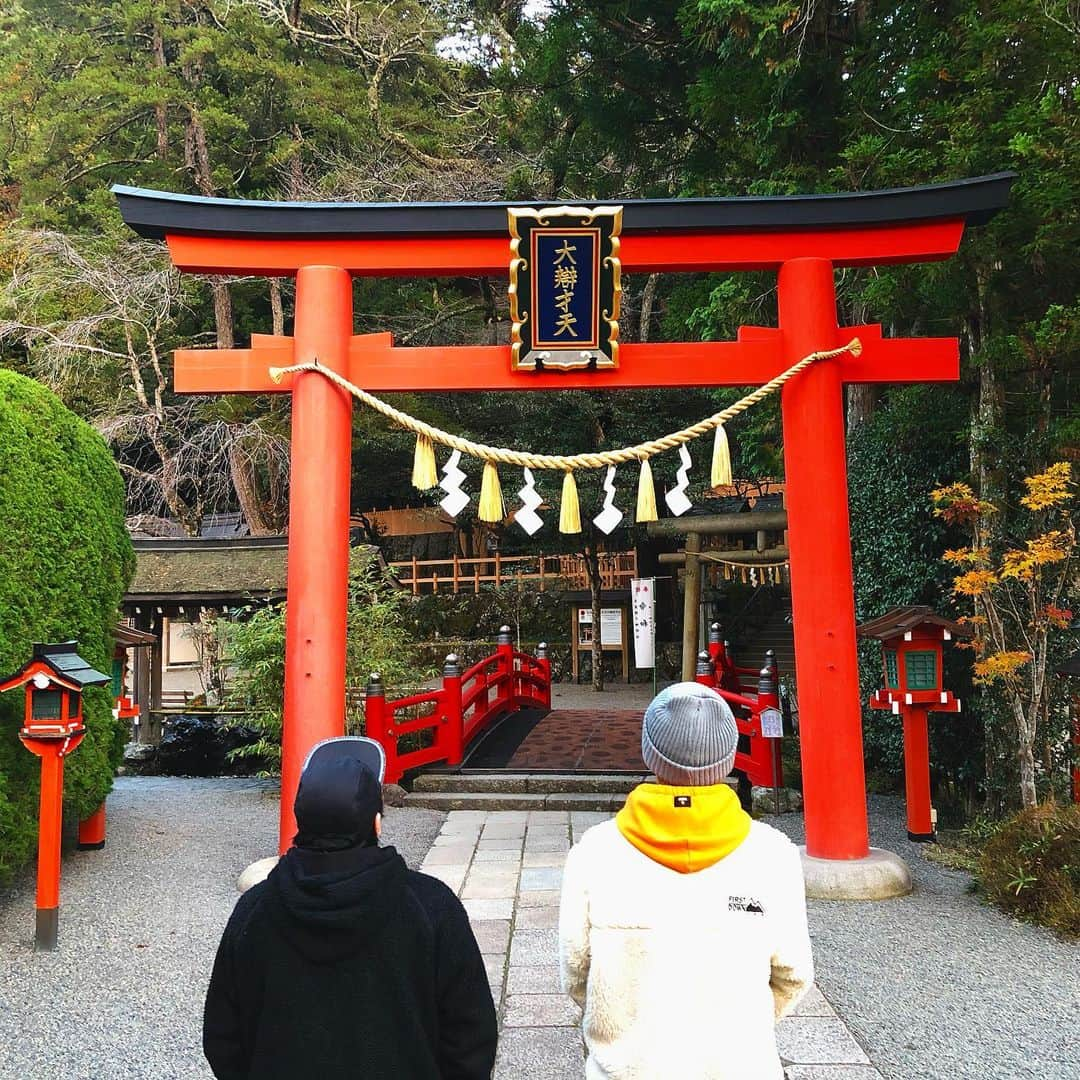 河井ゆずるさんのインスタグラム写真 - (河井ゆずるInstagram)「大好きな場所に行ってきました⛩  ちからこぶの宮北とフースーヤのショータイムに付き合って頂きました☺️ 今日から21日までNGKでのトークライブ『声、枯れるまで。』の二次先行ですので、是非ご応募ください😆✨」11月19日 21時59分 - kawaiyuzuru