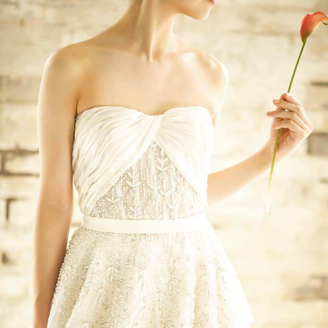 wedding dress 岐阜・名古屋のインスタグラム：「* Free Fairのご案内 * 提携外の会場にもかかわらずたくさんのお問い合わせをありがとうございます。 * 皆様に感謝の気持ちを込めて年内最後のフェアを開催致します。 * Date : 11/22Fri.-12/8Sun.  3月までに挙式をお考えの方限定 ■1点目 10万円OFF ■2点目 5万円OFF もしくはタキシード50%OFF 適応 * 詳しくはsilver hangersのHP、もしくは直接店舗までお問い合わせ下さいませ。 * 皆様にお会いできますことを楽しみにお待ちしております。  #silverhangers #weddingdress  #thetreatdressing  #シルバーハンガーズ  #ウェディングドレス #ウエディングドレス」