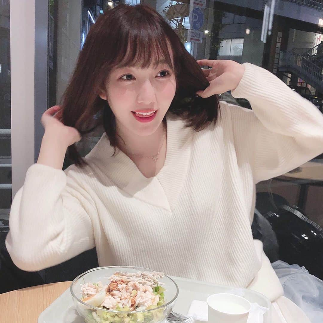 京佳さんのインスタグラム写真 - (京佳Instagram)「今日の夜ご飯はヘルシー🥗 あいちゃんに 連れてってもらったんだけど ドストライクにおいしくて 感動した。 美味しい美味しいってずっと 言いながら食べてた🤣笑  #japanesegirl  #gravure #sexy #asiansexy  #asiangirls  #性感 #大胸 #shibuya #salada #likeforlikes  #like4likes  #likeforfollow  #likeforlikeback #ニット女子 #サラダ」11月19日 22時13分 - kyouka_1202