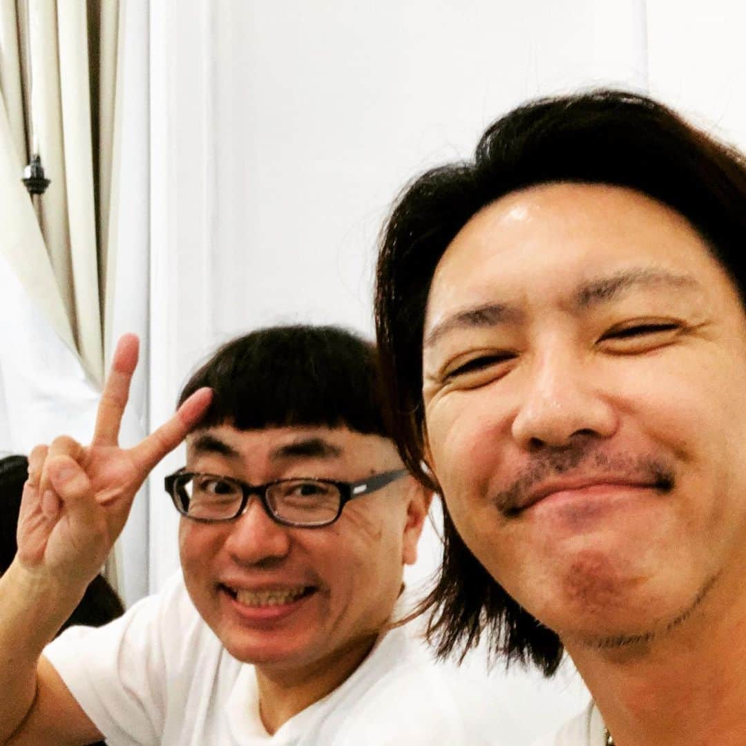 金子昇さんのインスタグラム写真 - (金子昇Instagram)「ダブル昇‼️ 舞台「team」絶賛稽古中^_^ 共演のイジリー岡田さん。 本名　岡田昇  w昇で頑張ります‼️ #舞台 #steage #team #イジリー岡田　さん #実は名前が同じ #びっくり #稽古場」11月19日 22時16分 - noboru_kaneko_official