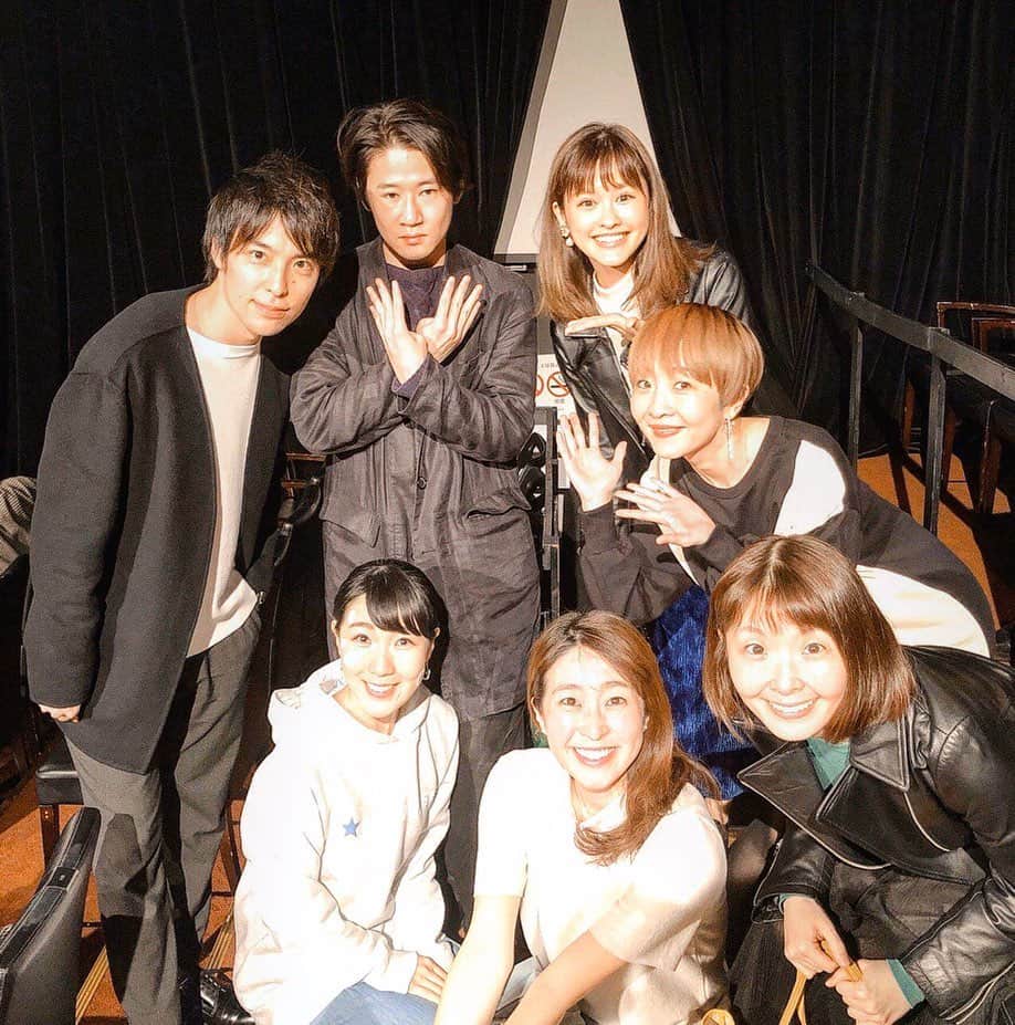昆夏美のインスタグラム：「. #西川大貴 脚本・演出の舞台 「(愛おしき)ボクの時代」 通称 #愛ボク を観劇。 . 1stプレビュー公演を観劇しましたが、 トライアウト公演という限られた環境の中での 大貴の、この作品をより良いものに。 という思い、貪欲さ、そして謙虚さ。 舞台上にいるキャストの皆さんの その思いに応える佇まい。 とても素敵な作品でした！ 日本オリジナルの作品を誕生させる これからの日本のエンターテイメント界において 大きいチャレンジであり すごく大事な一歩を 目の当たりにしました。 時代に沿って生きやすい 生き方やり方ではなく 抗うこと、挑戦することって 忘れてはいけないことだなと この舞台を見て改めて思いました。 . このプロジェクトを立ち上げた 関係者の皆様に尊敬の念を抱きつつ、 「完成形」ではない柔軟で未知数な まだまだ生まれたてのこの作品が 皆様の観劇によってさらに洗練されていく このタイミングで是非観ていただきたいなと 思います。 ↑ (ごめん、ちょっと何様だよ感がある) . 2ndプレビュー公演 11月23日〜26日 本公演 11月30日〜12月15日 DDD青山クロスシアターにて 上演です！ .  #愛ボク」