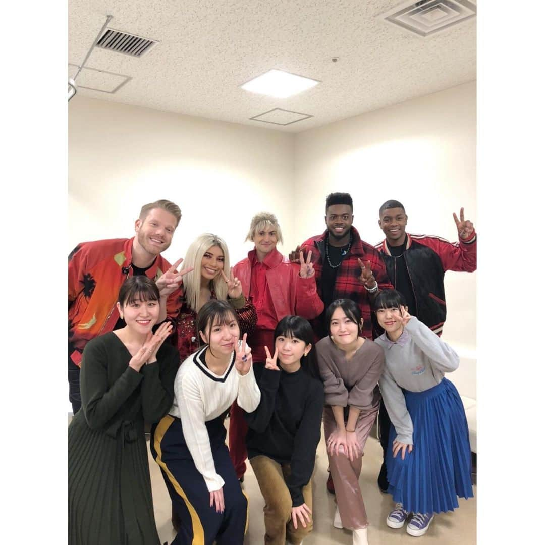 かれん（古賀かれん）さんのインスタグラム写真 - (かれん（古賀かれん）Instagram)「with Pentatonix.﻿ ﻿ 3年振りにお会いしました🥰❣️﻿ 覚えてくれていて、嬉しかったです〜﻿ ﻿ #pentatonix﻿」11月19日 22時39分 - lgm_karen_official