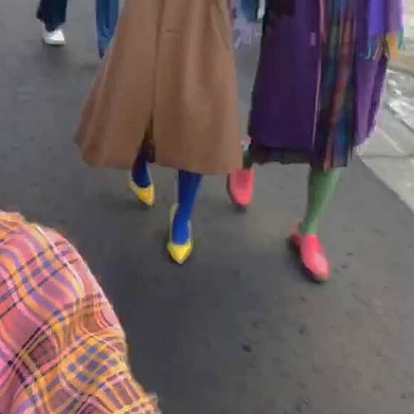 のインスタグラム：「この間 @rrr_vintage winter look の撮影をしました。かわいい足元👯‍♀️💙💛💚💗 公開お楽しみに！」