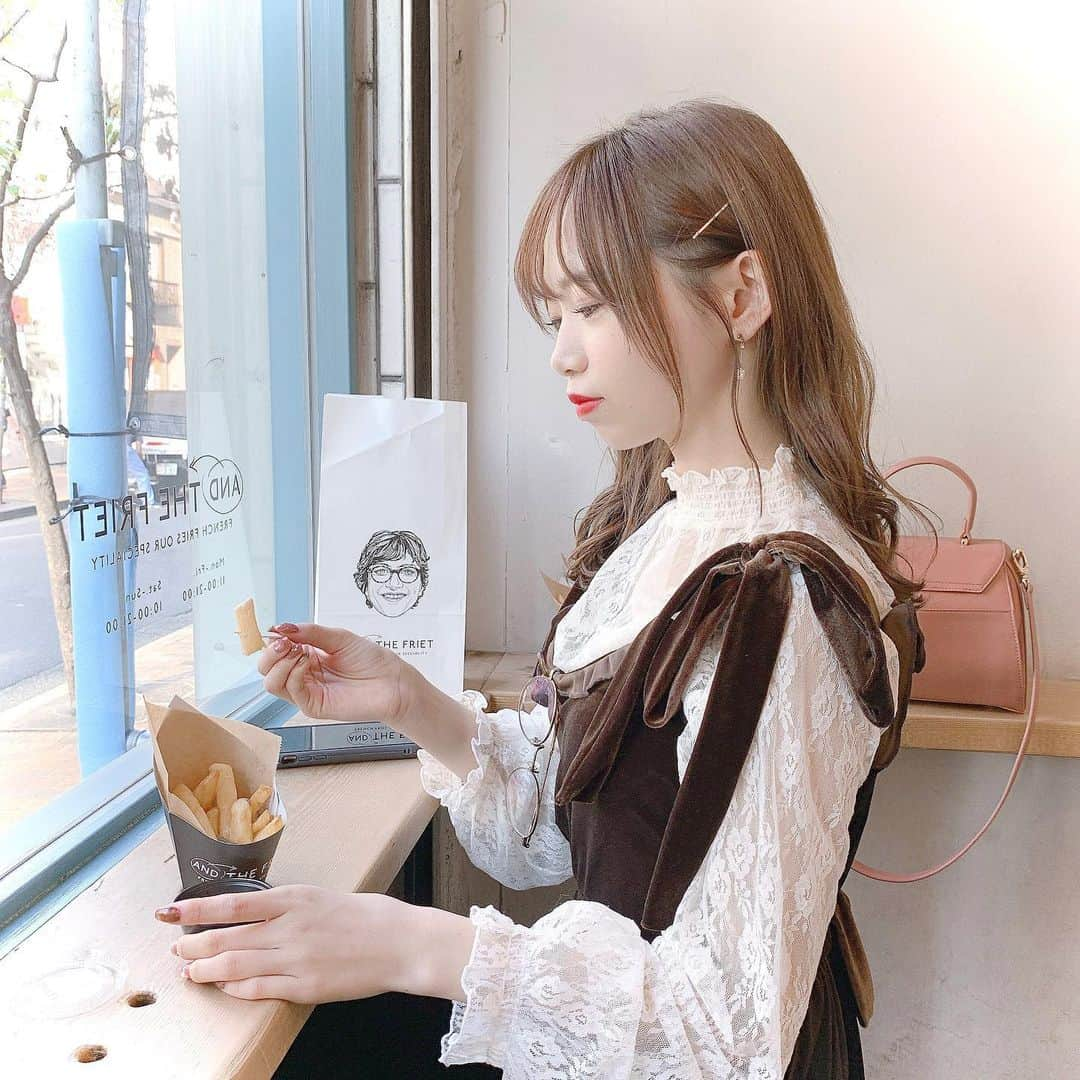 畑美紗起さんのインスタグラム写真 - (畑美紗起Instagram)「ポテトって美味しいよね💭🥔 ㅤㅤㅤㅤㅤㅤㅤㅤㅤㅤㅤㅤㅤㅤㅤㅤㅤㅤㅤㅤㅤㅤㅤㅤ  ㅤㅤㅤㅤㅤㅤㅤㅤㅤㅤㅤㅤㅤ ️ㅤㅤㅤㅤㅤㅤㅤ  ㅤㅤㅤㅤㅤㅤㅤㅤㅤㅤㅤㅤㅤㅤㅤㅤㅤㅤㅤㅤㅤㅤㅤㅤ  ㅤㅤㅤㅤㅤㅤㅤㅤㅤㅤㅤㅤㅤ ️ㅤㅤㅤㅤㅤㅤㅤ  AND THE FRIETにておやつタイム🍟 ㅤㅤㅤㅤㅤㅤㅤㅤㅤㅤㅤㅤㅤㅤㅤㅤㅤㅤㅤㅤㅤㅤㅤㅤ  ㅤㅤㅤㅤㅤㅤㅤㅤㅤㅤㅤㅤㅤ ️ㅤㅤㅤㅤㅤㅤㅤ  ㅤㅤㅤㅤㅤㅤㅤㅤㅤㅤㅤㅤㅤㅤㅤㅤㅤㅤㅤㅤㅤㅤㅤㅤ  ㅤㅤㅤㅤㅤㅤㅤㅤㅤㅤㅤㅤㅤ ️ㅤㅤㅤㅤㅤㅤㅤ  #treatürself #ehyphenworldgallery #コーデ #広尾 #広尾カフェ #andthefriet #cafe #instagood #shooting」11月19日 22時53分 - miiicha_0327