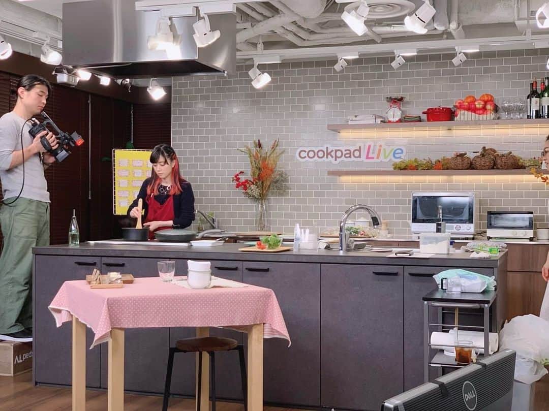 のインスタグラム：「cookpad Live くどはるのTOFUレッスン」ありがとうございました！  約10年ぶりに包丁持った〜！ ハンバーグ初めて作った〜！ ソース焦がしたけど美味しかった〜！」