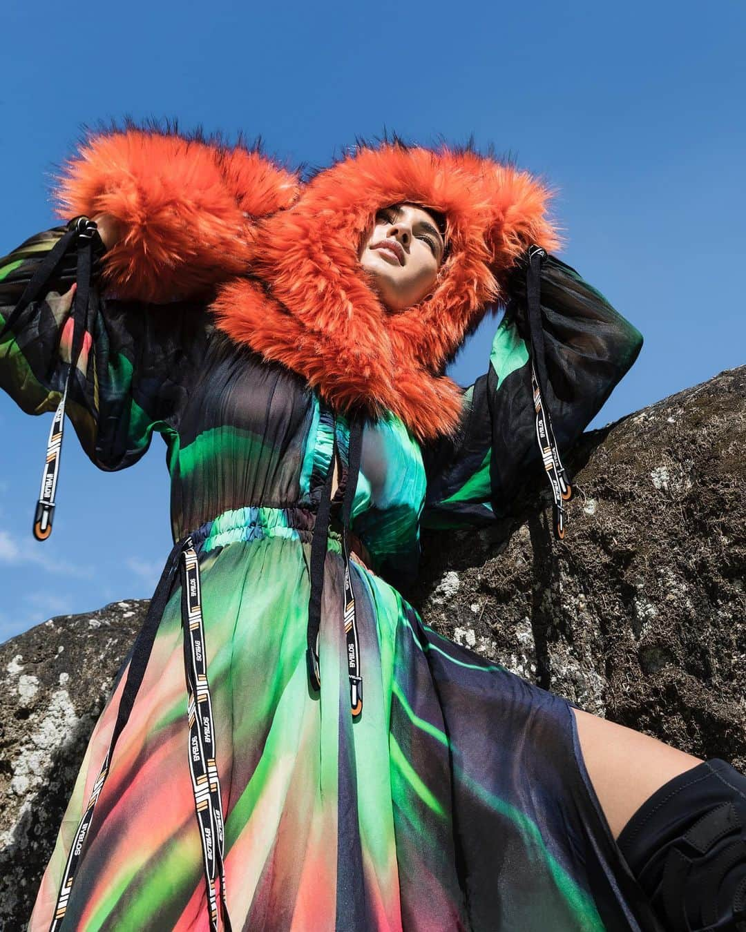 ビブロスのインスタグラム：「Aurora Borealis shades combined with eco fur #byblos #byblosFW19 #byblosCrystallized #ManuelFacchini」