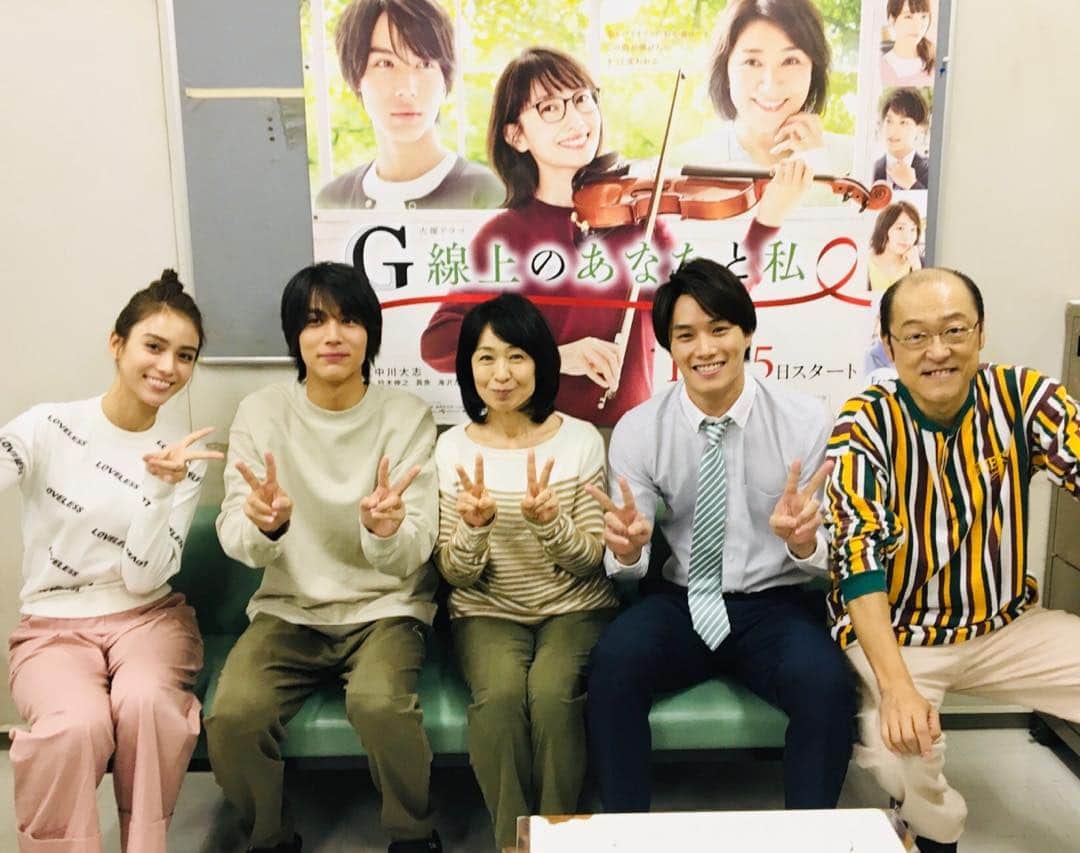【公式】G線上のあなたと私のインスタグラム：「_ ‪『#G線上のあなたと私 』第6話‬﻿ ‪ご視聴いただき、ありがとうございました☺️☺️‬﻿ ﻿ ‪ぐぐぐーっと恋が動きだした⁉️‬﻿ ‪第6話はいかがでしたか💓⁉️‬﻿ ﻿ ‪今回も感想や #G線上のお気に入りシーン ﻿ よろしければ、お願いします🙏🏻‬﻿ ﻿ もちろん見逃し配信もスタートしてますので、﻿ まだの方はぜひ🙌🏻﻿ ﻿ ‪写真は #加瀬ファミリー🏠💛🧡‬﻿ ﻿ ‪‬#中川大志﻿ #鈴木伸之﻿ #滝沢カレン﻿ #長野里美﻿ #信太昌之」