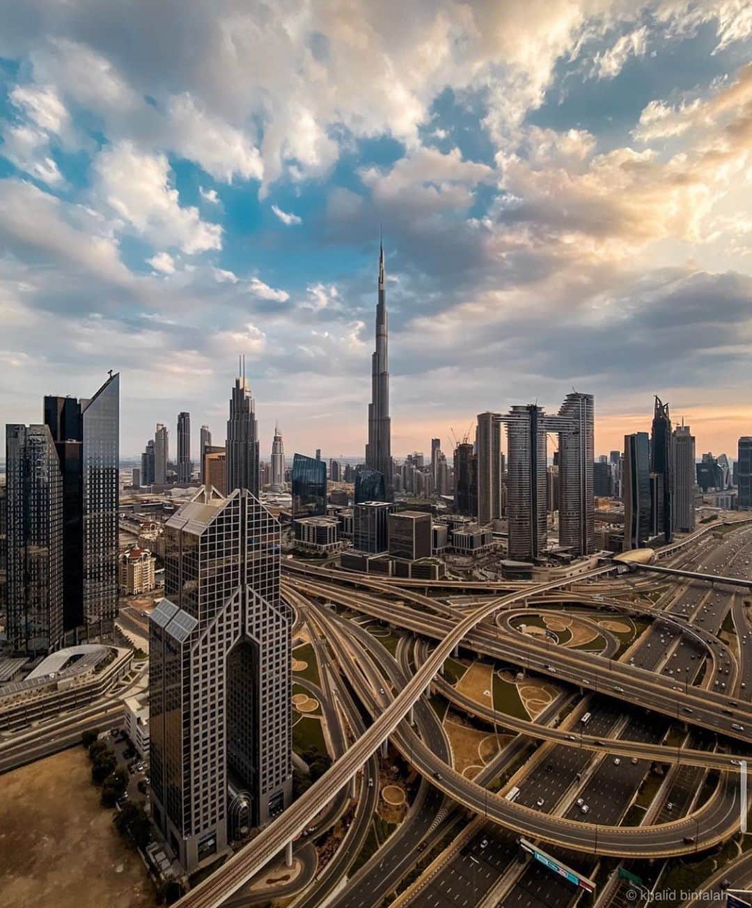 ドバイのインスタグラム：「City of the Future #Dubai #دبي 📷:@binfalah」
