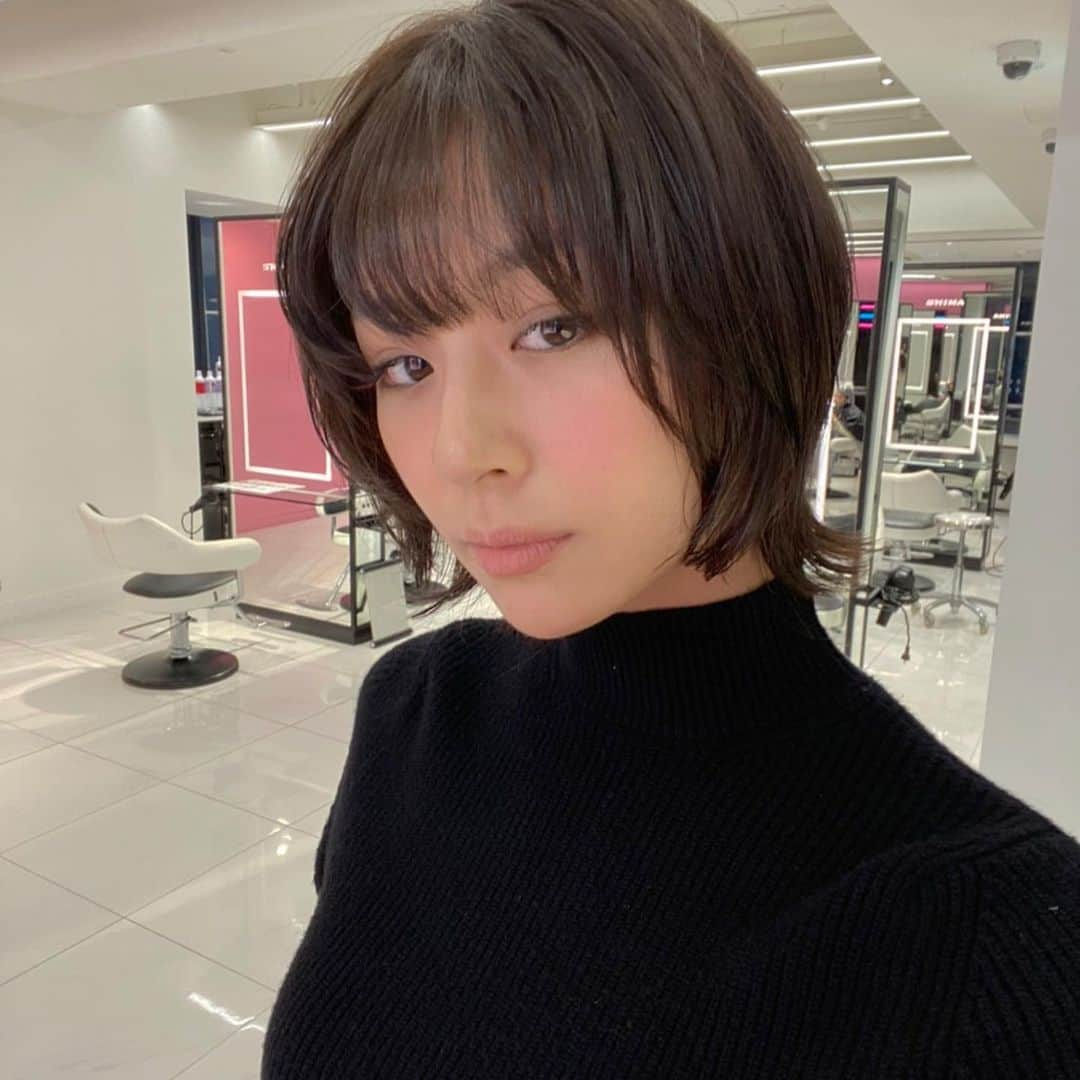 NASUさんのインスタグラム写真 - (NASUInstagram)「@mariya_nishiuchi_official maintenance✂︎ 前回同様に軽さを求めたwolf Style！ この前よりすこし切り込んだけど やっぱり、かわいかった🙆‍♀️❤︎ #西内まりや  #nasupcolor」11月19日 23時19分 - nasup