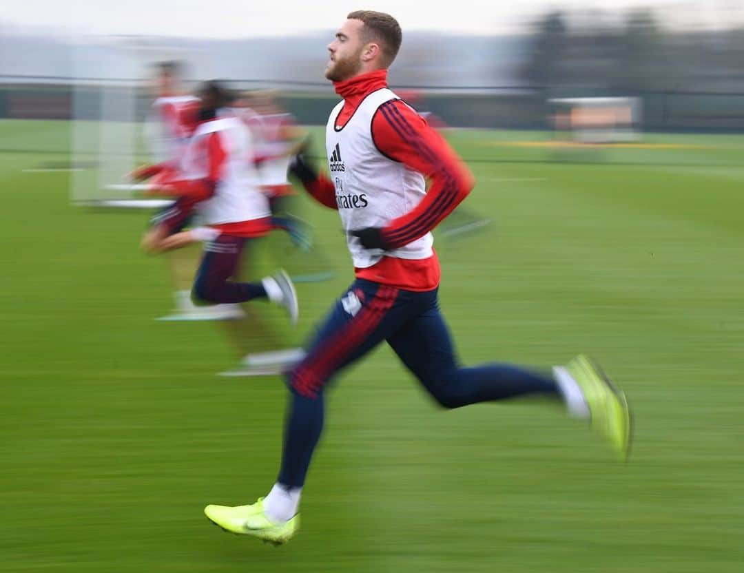 カラム・チャンバースさんのインスタグラム写真 - (カラム・チャンバースInstagram)「Back to work!! #coyg」11月19日 23時34分 - calumchambers95