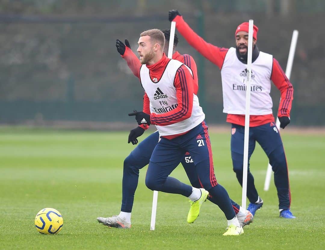 カラム・チャンバースさんのインスタグラム写真 - (カラム・チャンバースInstagram)「Back to work!! #coyg」11月19日 23時34分 - calumchambers95