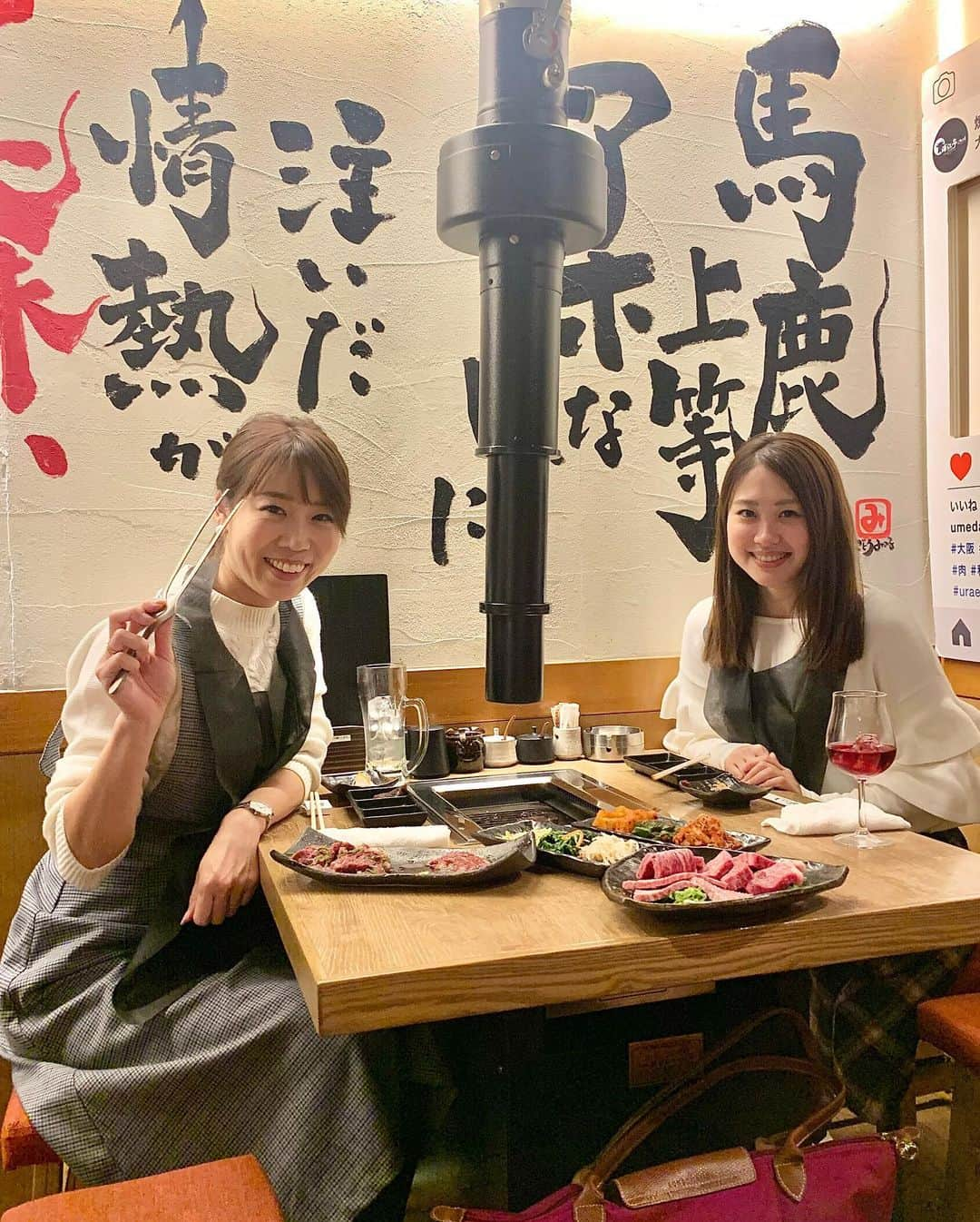 中橋舞さんのインスタグラム写真 - (中橋舞Instagram)「.﻿ 晩ご飯編😊﻿ 大阪❤️で﻿ ﻿ ﻿ フィールサイクルして🚲﻿ 大阪歩き回って👟﻿ お気に入りのアクセサリーのお店見て✨﻿ ﻿ ﻿ 締めくくりは﻿ お肉ぅ🤤﻿ ﻿ ハラミが﻿ タレ　塩　黒胡椒　辛いの🔥﻿ の4種から選べて悩んで﻿ タレと黒胡椒を♪﻿ 黒胡椒がヒットでした‼️﻿ ﻿ 1日ゆりとブラブラと👟﻿ また楽しいこと一緒にしよな❤️﻿ #高校からのオトモダチ﻿ #長年の付き合いの居心地の良さ﻿ #今度はアクセセミオーダーしよ﻿ #焼肉食べるのに服は2人とも白のミス﻿ ﻿ 最近会いたい友達との﻿ お肉食べたいなぁーからの肉率が高め❤️🥺﻿ ﻿ ------------------------------﻿ 🚃 #大阪﻿ 👟 徒歩5分﻿ 🥢 #浦江亭﻿ @uraetei_umeda  大阪市北区堂山町17-3﻿ HEPすぎてちょっと行ったとこ﻿ ------------------------------﻿ ﻿ #大阪焼肉 #大阪グルメ #梅田グルメ ﻿ #梅田焼肉 #東通り #フードハンターまい﻿ #焼肉 #肉食女子 #お肉 #大阪」11月19日 23時33分 - mai_nakahashi