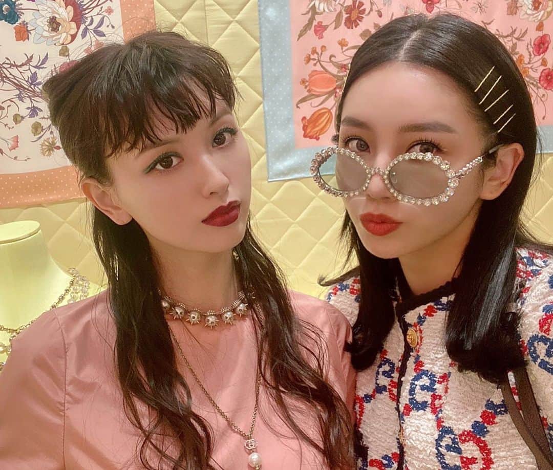 megbabyのインスタグラム：「えみっちとめぐっち🤣　久しぶりなの🥺@gucci 🖤」
