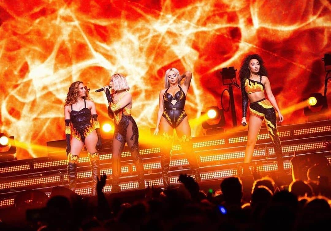 リトル・ミックスさんのインスタグラム写真 - (リトル・ミックスInstagram)「You better bring the heat again Leeds!! Night 2/2 LET’S GO 🔥🔥」11月19日 23時29分 - littlemix